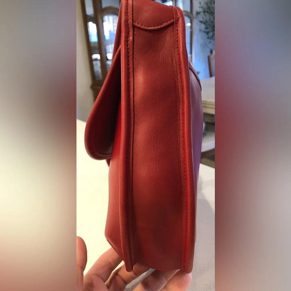Vintage Coach Red Leather Ergo Small Flap #9034 with Hangtag in Great Condition - Picture 5 of 13